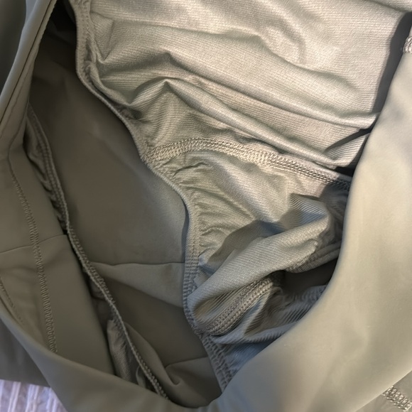 Athleta Green Run with It 3.5” Shorts - Picture 3 of 4